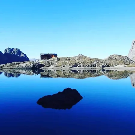 Apartment 2 Flattach