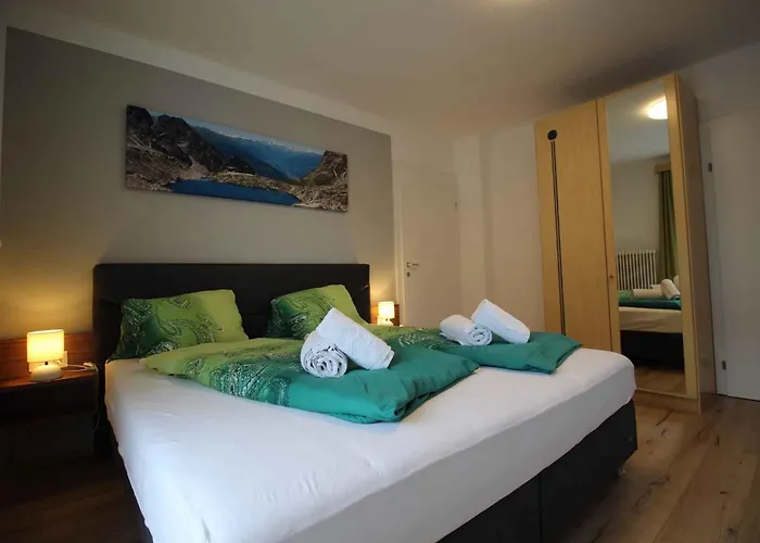 2 Apartment Flattach